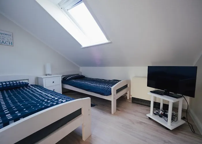 Beachcomber House A *